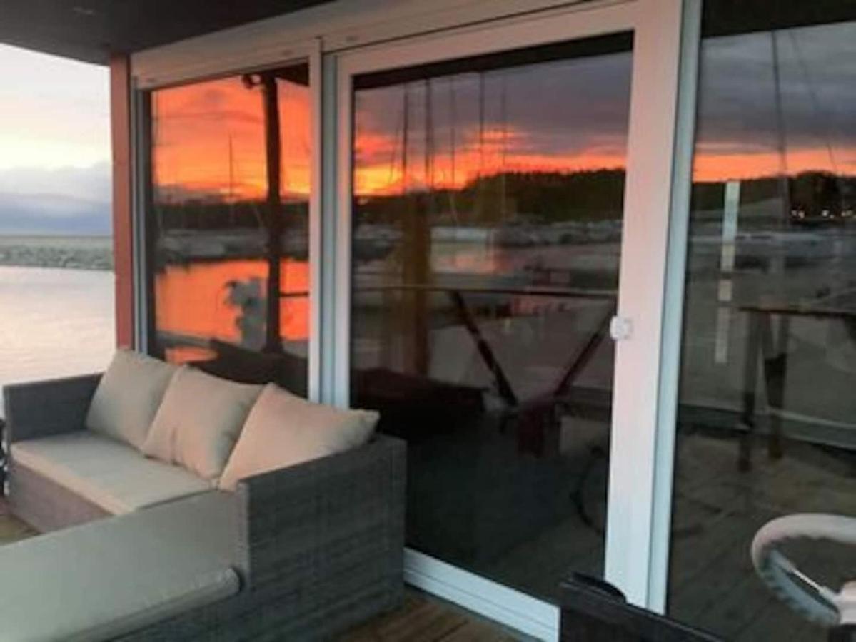 Cozy Floating House With Sauna Båter Tallinn