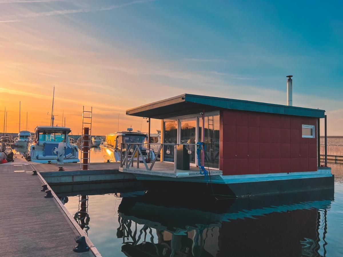 Cozy Floating House With Sauna *