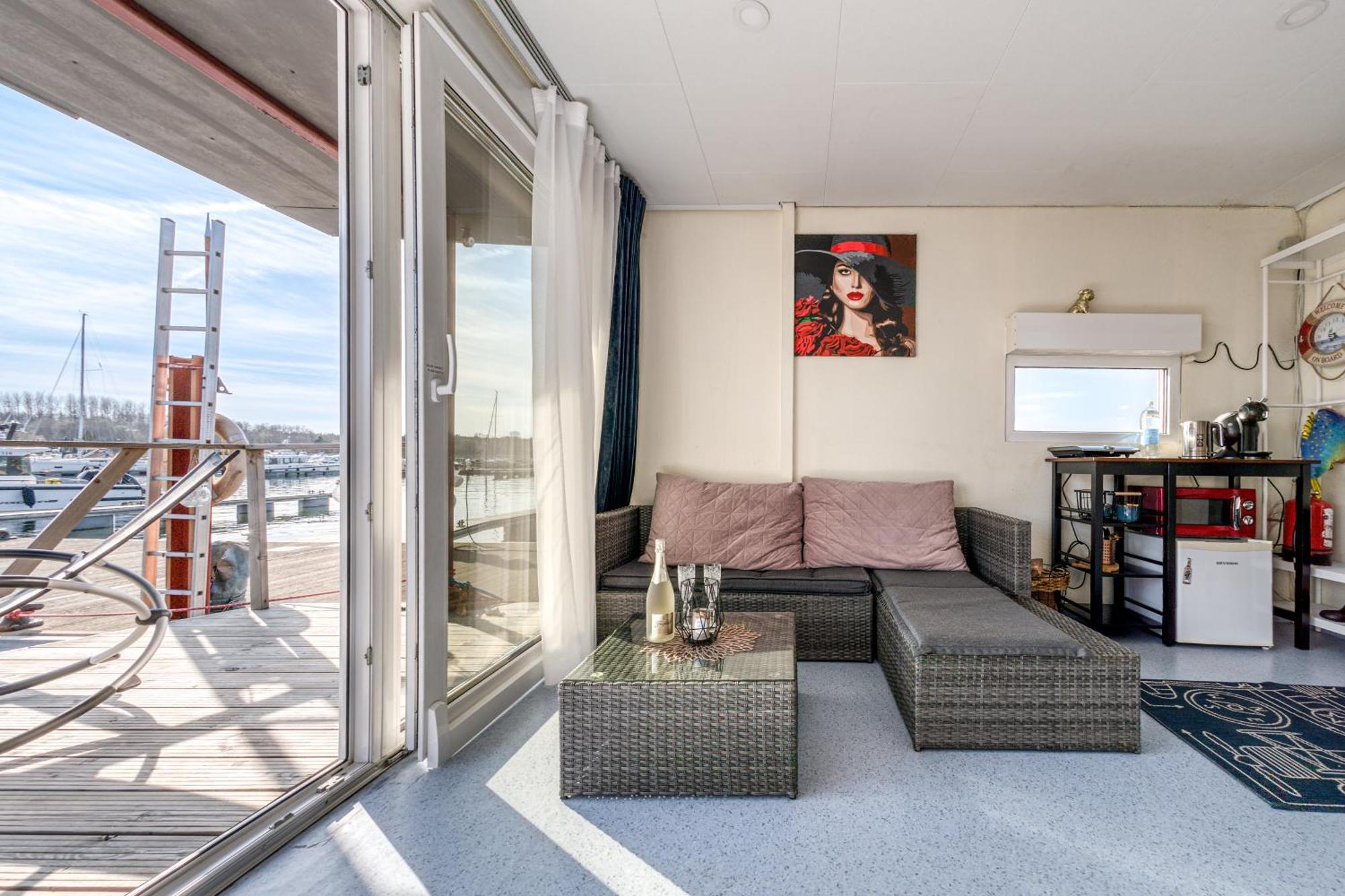 Cozy Floating House With Sauna * Tallinn