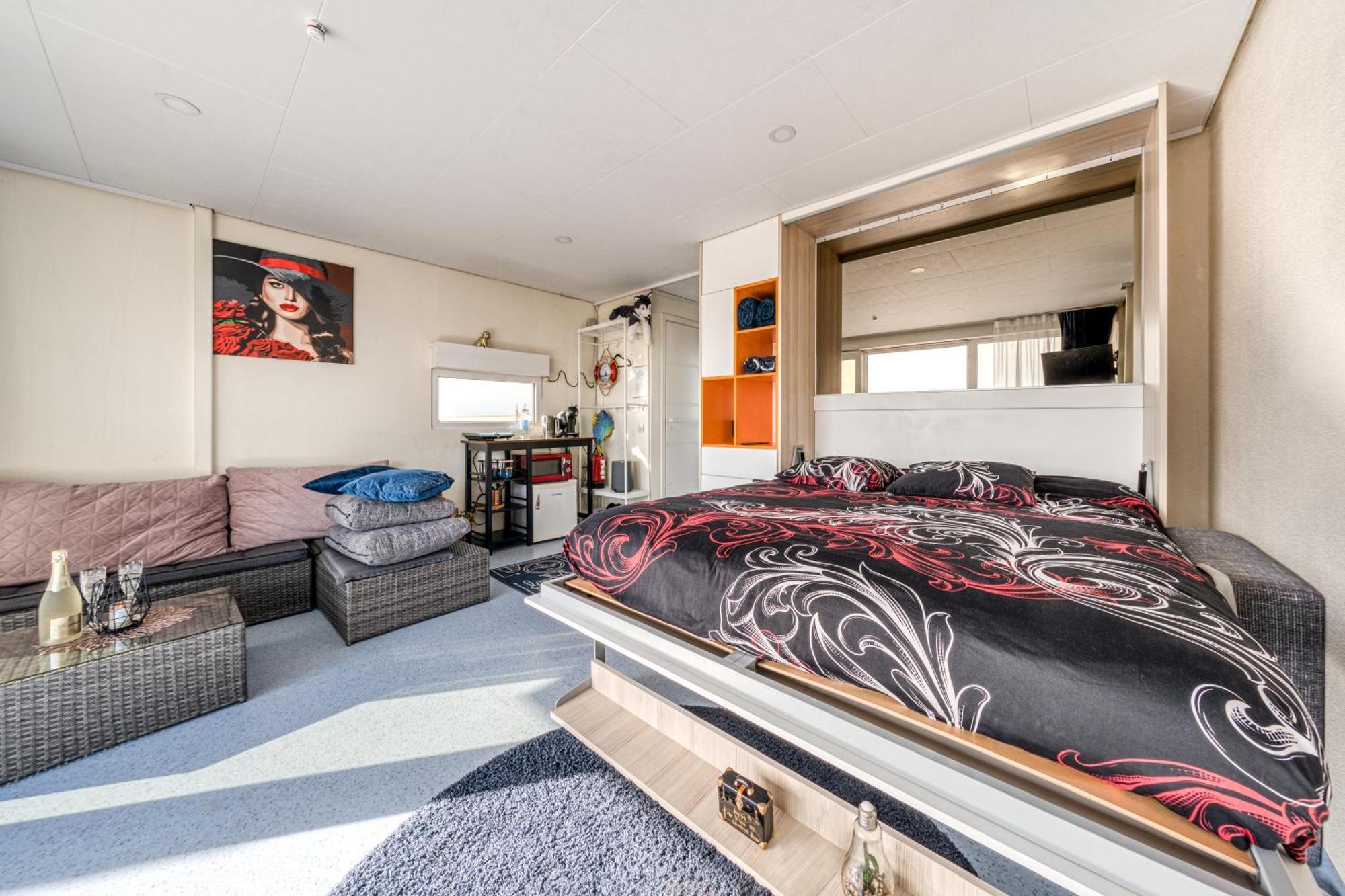 Botel Cozy Floating House With Sauna Talin